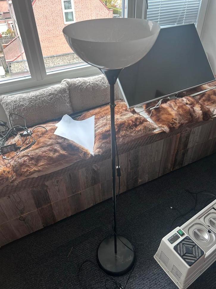 Mooie Staande Lamp - Eenvoudig Design, Huis en Inrichting, Lampen | Vloerlampen, Gebruikt, 150 tot 200 cm, Metaal, Ophalen