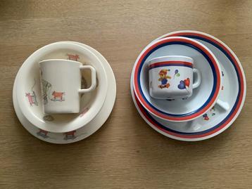 Kinderservies kunststof nieuw nooit gebruikt twee setjes  beschikbaar voor biedingen