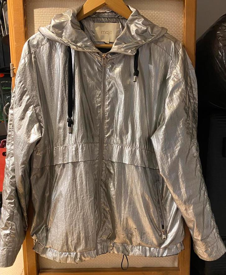 Zilveren jackje van Maje maat 38, Kleding | Dames, Jassen | Zomer, Gedragen, Maat 38/40 (M), Overige kleuren, Ophalen of Verzenden