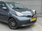 Toyota Aygo 1.0-12V + (bj dec-2006) 5-DEURS|AIRCO|APK|LMV 14, Voorwielaandrijving, Stof, Gebruikt, 4 stoelen