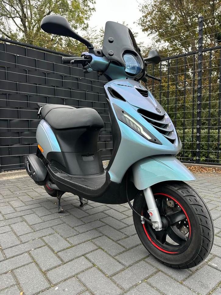 Piaggio Zip E5 iget - Eerste Eigenaar - 3000km, Fietsen en Brommers, Scooters | Piaggio, Zo goed als nieuw, Overige modellen, Maximaal 25 km/u