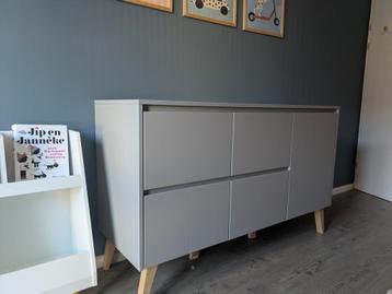 Pinio Swing commode beschikbaar voor biedingen