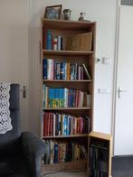 Boekenkast vol met boeken , religie   en andere boeken., Ophalen, Zo goed als nieuw