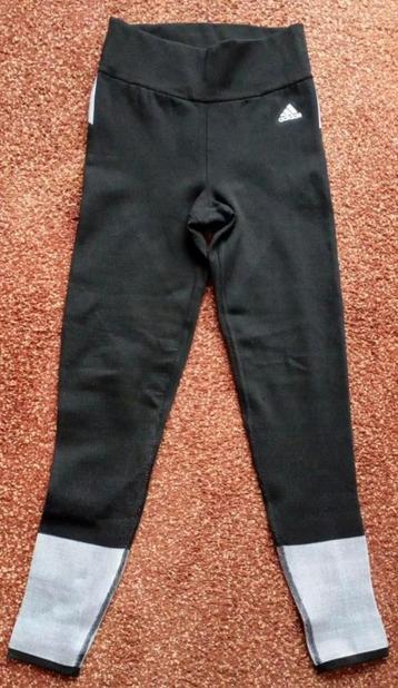 Sport broek van Adidas zwart mt L
 beschikbaar voor biedingen