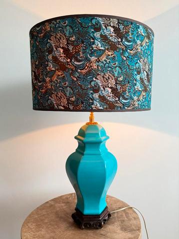 Turquoise Lamp met Decoratieve Kap beschikbaar voor biedingen