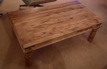 Salontafel en bijzettafel beschikbaar voor biedingen