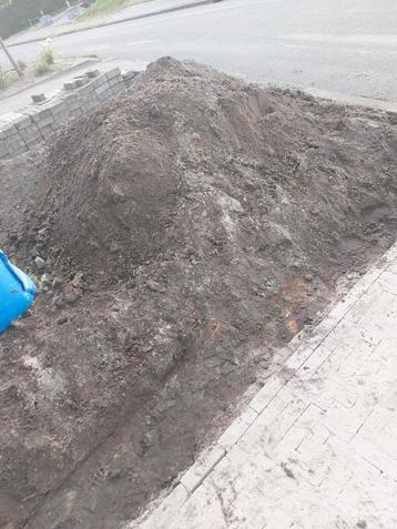 Gratis afhalen zwarte grond beschikbaar voor biedingen