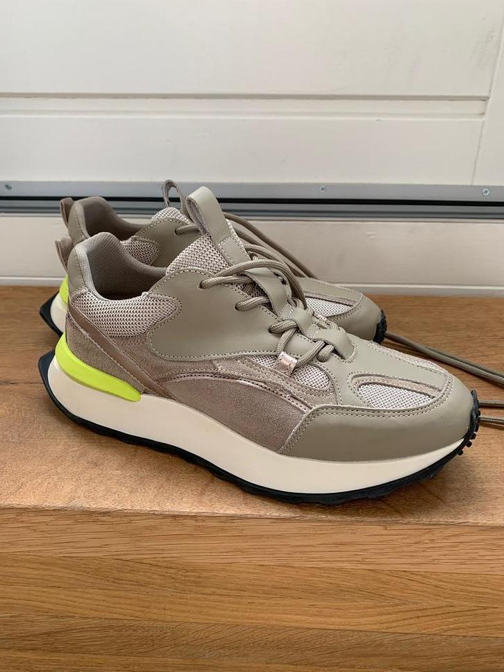 Sneaker merk Sacha, maat 38, Kleding | Dames, Schoenen, Zo goed als nieuw, Sneakers of Gympen, Beige, Ophalen of Verzenden