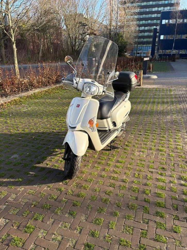 Kymco Like 50 – Nette staat Inclusief windscherm & topkoffer, Fietsen en Brommers, Scooters | Kymco, Gebruikt, Benzine, Ophalen