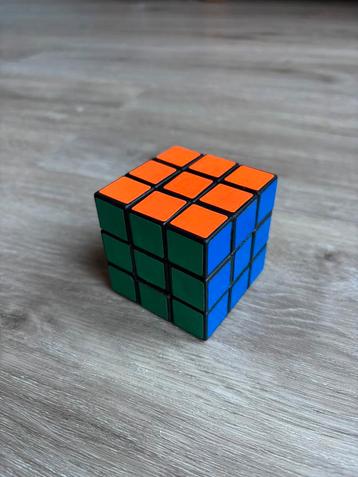 Rubik’s cube puzzel beschikbaar voor biedingen
