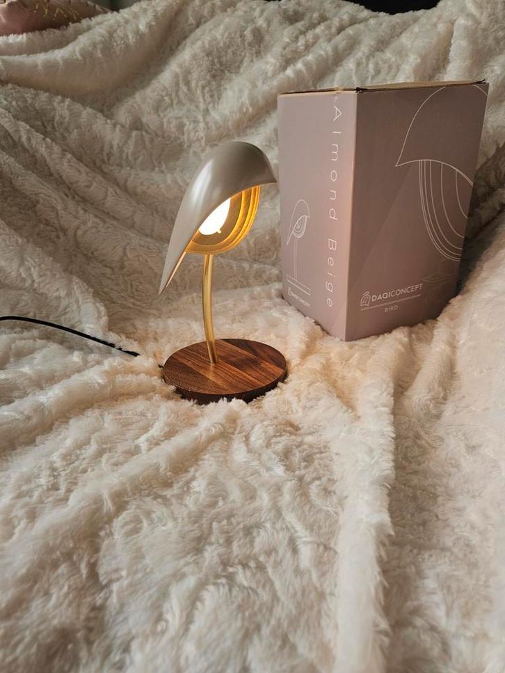 Vogel lamp Daqiconcept bird Almond Beige nieuwstaat, Huis en Inrichting, Lampen | Tafellampen, Zo goed als nieuw, Minder dan 50 cm
