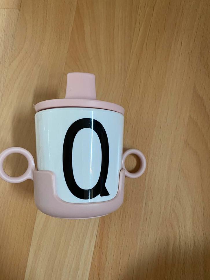 Nieuw Design Letters tuit beker houder roze, Huis en Inrichting, Keuken | Servies, Nieuw, Overige typen, Overige stijlen, Glas
