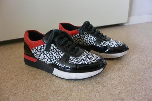 By Oui sneakers 38 zwart ,wit en rood leuk!, Kleding | Dames, Schoenen, Gedragen, Sneakers of Gympen, Zwart, Ophalen of Verzenden