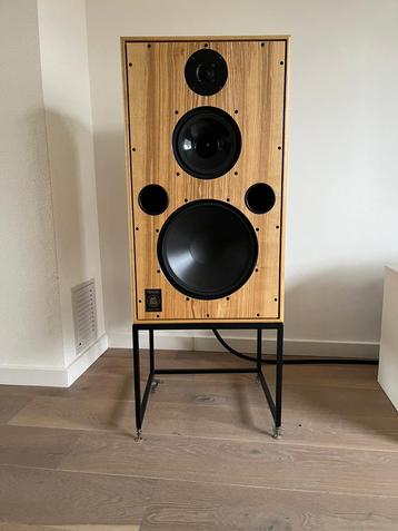 Custom design stands  beschikbaar voor biedingen
