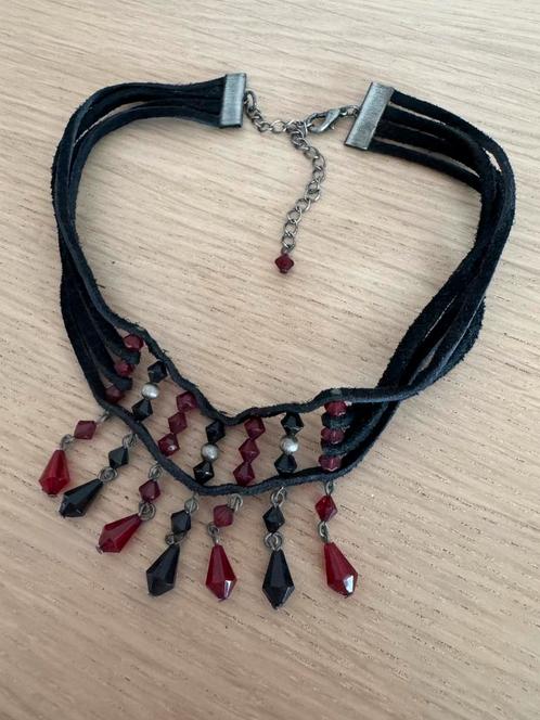 Leather choker necklace from the 90s red and black, Sieraden, Tassen en Uiterlijk, Kettingen, Zo goed als nieuw, Overige materialen