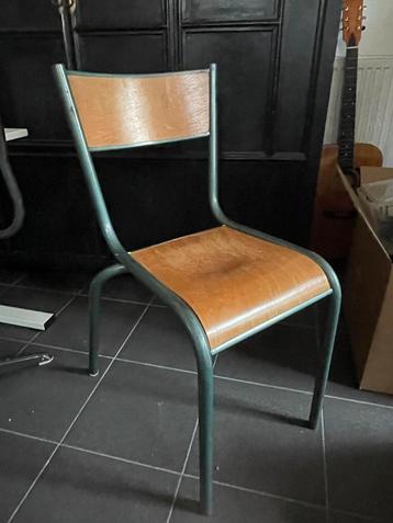 Vintage Stoel - Industrieel Design beschikbaar voor biedingen