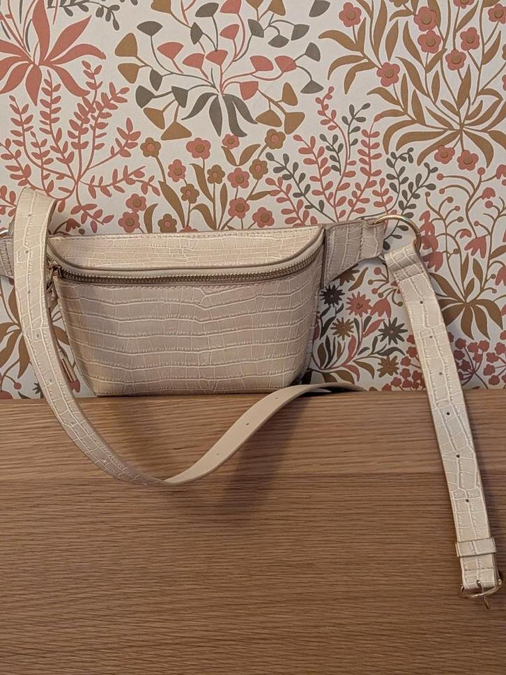 Beige Heuptasje H&M met Croco Print, Sieraden, Tassen en Uiterlijk, Tassen | Damestassen, Zo goed als nieuw, Handtas, Beige, Ophalen of Verzenden