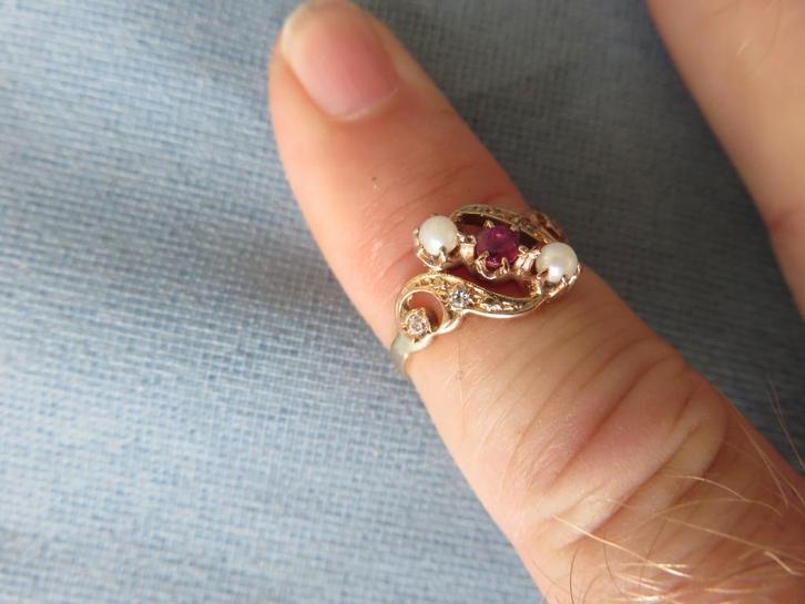 Ring met robijn en parels in 8 karaat goud, Sieraden, Tassen en Uiterlijk, Ringen, Gebruikt, Dame, Kleiner dan 17, Goud, Goud
