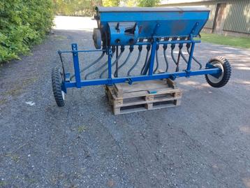 Cultivator en zaaimachine beschikbaar voor biedingen