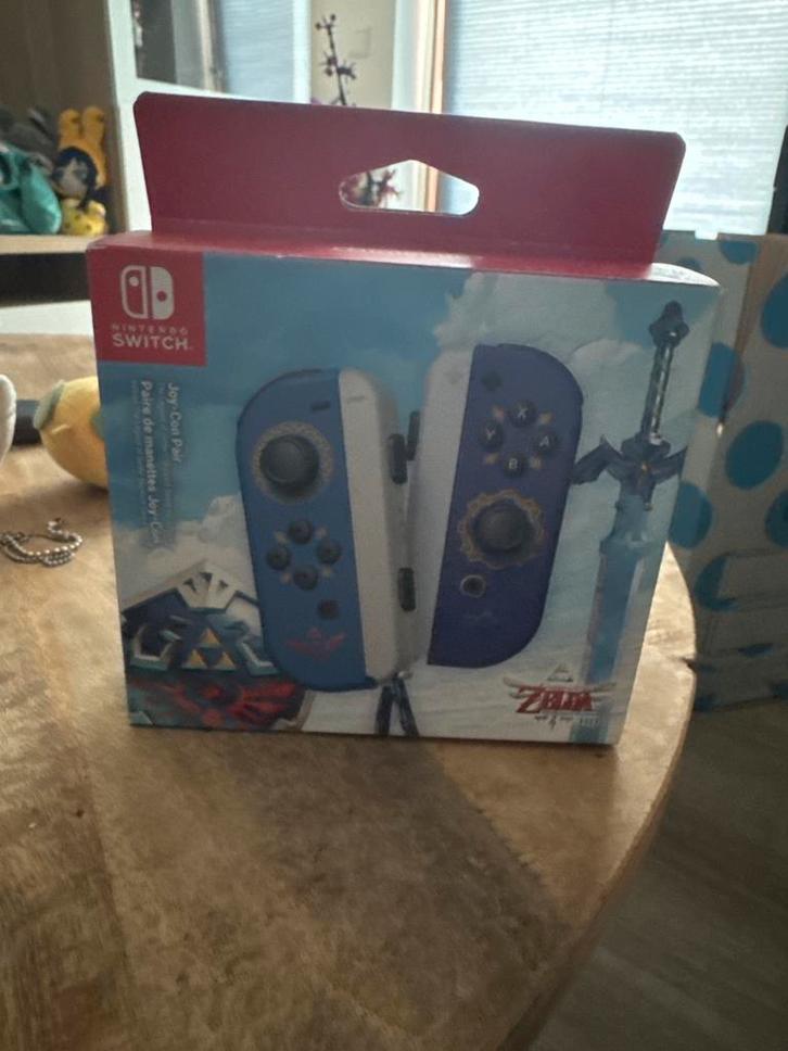 Nintendo Switch Joy-Con Skyward Sword Editie -Nieuw in doos!, Spelcomputers en Games, Spelcomputers | Nintendo Portables | Accessoires