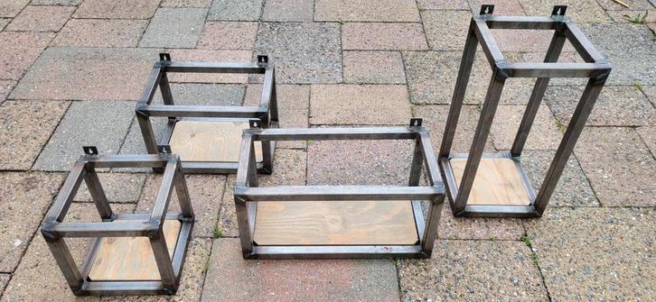 Stalen wandboxen, Huis en Inrichting, Woonaccessoires | Cd- en Dvd-rekken, Gebruikt, Cd's, Metaal, Ophalen of Verzenden