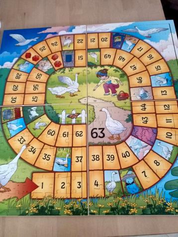Puzzel en een ganzenbord spel van hout  beschikbaar voor biedingen