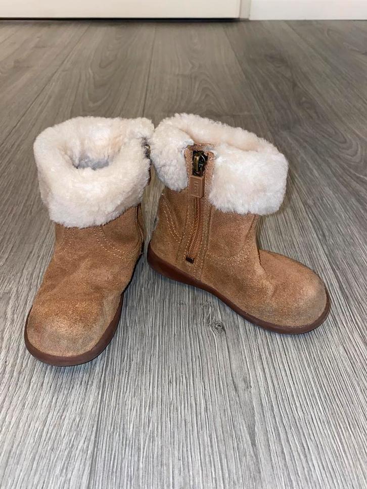 ugg unisex sammee laarzen schoenen kleur chestnut maat 23,5, Kinderen en Baby's, Kinderkleding | Schoenen en Sokken, Zo goed als nieuw