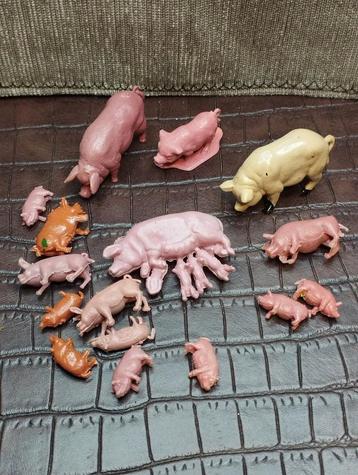 miniatuur varkensfiguren gemaakt in Hong Kong Vintage beschikbaar voor biedingen