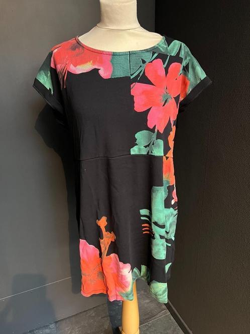 Zwarte dames jurk met bloemen DESIGUAL maat XL, Kleding | Dames, Jurken, Zo goed als nieuw, Maat 46/48 (XL) of groter, Zwart, Boven de knie