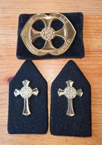 Baretembleem + kraagspiegels Legerpredikant, Ophalen of Verzenden, Landmacht, Nederland, Embleem of Badge