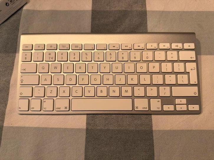 Apple Wireless Keyboard A1314 - Nieuwstaat, Computers en Software, Toetsenborden, Zo goed als nieuw, Qwerty, Draadloos, Multimediatoetsen