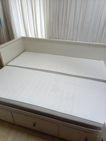 IKEA Hemnes bedbank met 3 lades en 2 matrassen