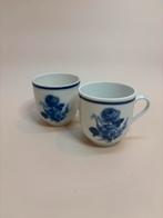 2 D.E. kopjes Mosa en Bavaria met blauwe bloemetjes, Gebruikt, Ophalen of Verzenden, Overige stijlen, Kop(pen) en/of Schotel(s)