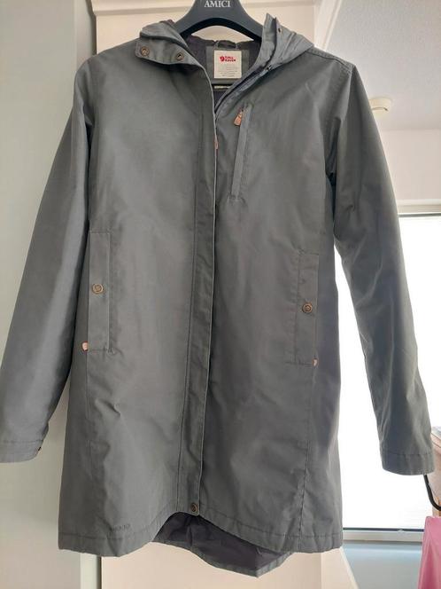 Fjällräven Kiruna padded parka dames L, Kleding | Dames, Jassen | Winter, Zo goed als nieuw, Maat 42/44 (L), Ophalen of Verzenden