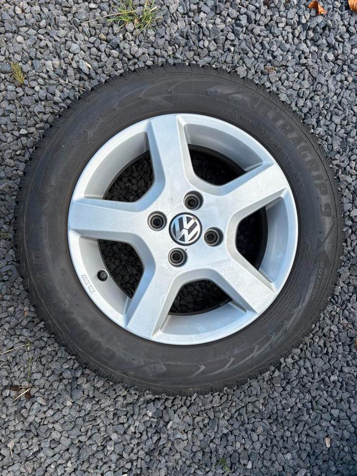 VW UP! 14" Lichtmetalen Velgen met Winterbanden, Auto diversen, Auto-accessoires, Gebruikt, Ophalen