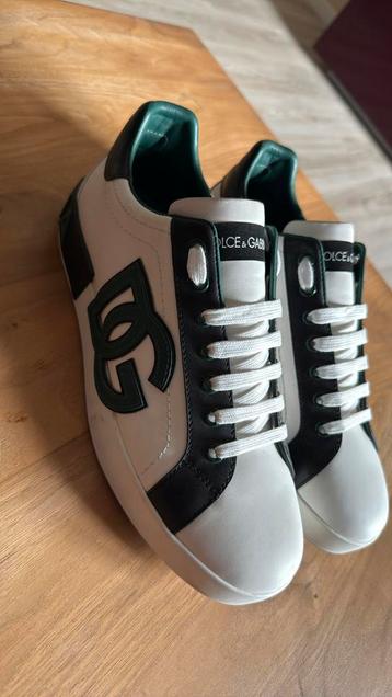 Sneakers beschikbaar voor biedingen