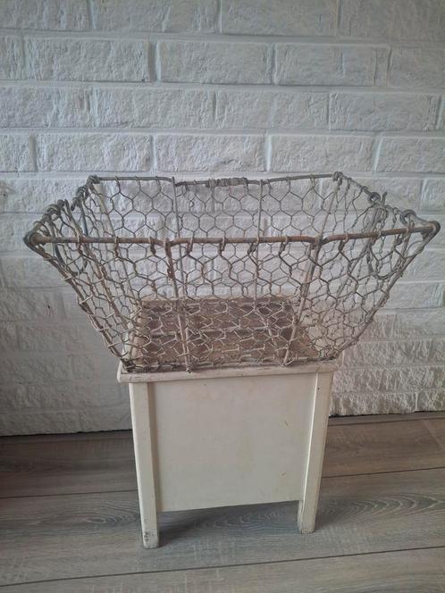 Vintage grote en zware draadmand uit Frankrijk, Antiek en Kunst, Curiosa en Brocante, Ophalen of Verzenden