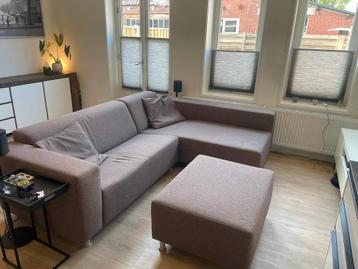 Bank + poef beschikbaar voor biedingen