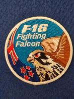 F-16 swirl badge embleem Nieuw Zeeland, Ophalen of Verzenden, Zo goed als nieuw, Patch, Badge of Embleem