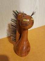 Kleerborstel olijfhout kat (vintage), Ophalen of Verzenden, Huis en Inrichting