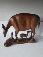 Houten beeld hert met jong, Antiek en Kunst, Kunst | Beelden en Houtsnijwerken, Ophalen of Verzenden