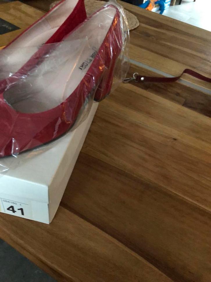 Rode pumps met blokhak - maat 41, Kleding | Dames, Schoenen, Zo goed als nieuw, Pumps, Rood, Ophalen of Verzenden