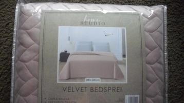 Rosse gewatteerde Sprei 240x220 beschikbaar voor biedingen