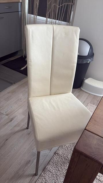 Lederen creme stoelen 4 stuks zsm ophalen mooie prijs beschikbaar voor biedingen