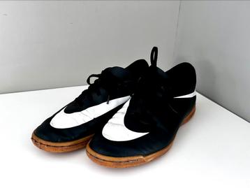 Nike zaalvoetbalschoenen maat 42 beschikbaar voor biedingen