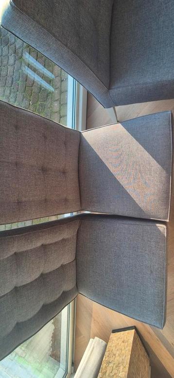 Grijze eetkamer stoelen met witte poten  beschikbaar voor biedingen