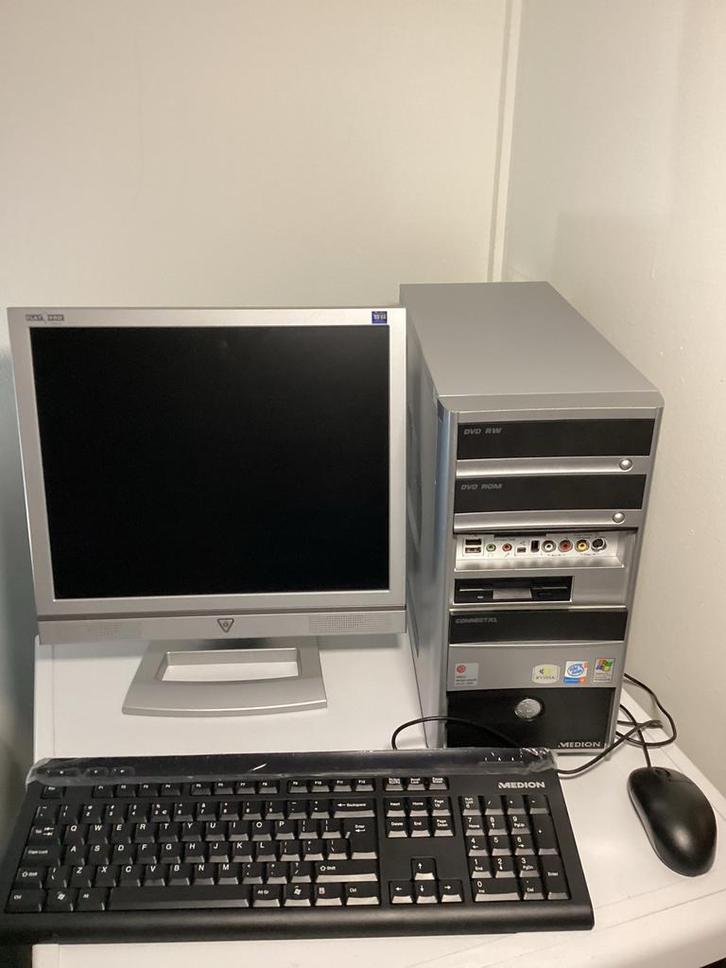 Medion PC MT6 met 2 monitoren, toetsenbord en muis, Computers en Software, Desktop Pc's, Gebruikt, 2 tot 3 Ghz, HDD, Minder dan 4 GB