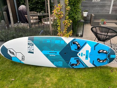 Tabou Bullit 135 (2023), Watersport en Boten, Windsurfen, Zo goed als nieuw, Complete set, 250 tot 300 cm, Met draagtas, Minder dan 5 m²