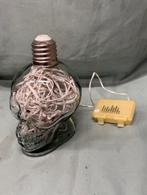 Skull lamp, Huis en Inrichting, Lampen | Tafellampen, Ophalen of Verzenden, Gothic,dark,metal, Minder dan 50 cm, Glas