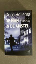 Duco Hellema - De man in de Amstel, Duco Hellema, Ophalen of Verzenden, Zo goed als nieuw, Nederland